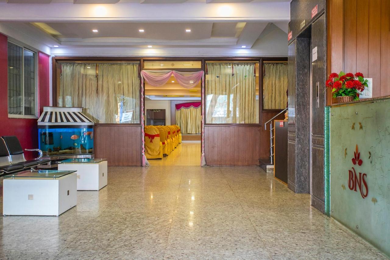 Oyo 25121 Bns Lodge Bangalore Exterior foto